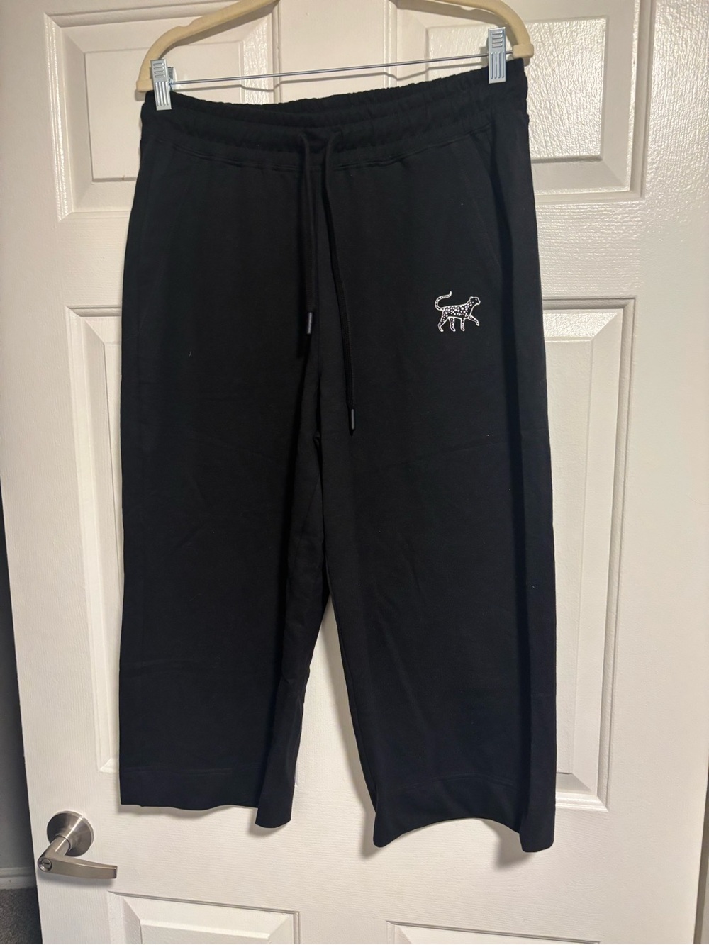 Printfresh Black Drawstring Cropped Pants with Small Leopard
